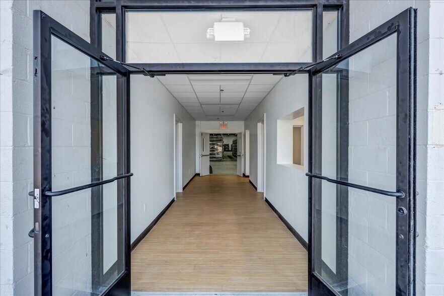 More Photos Of 206 Mathews St, Barnesville Distribution For Sale