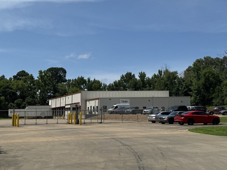 Primary Photo Of 1530 Business Park Dr, Clinton Warehouse For Lease