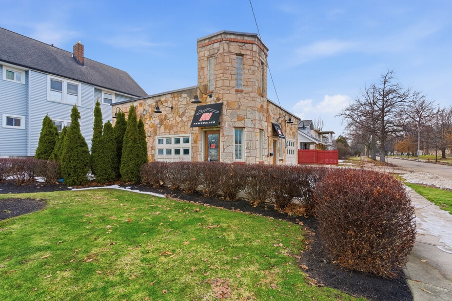 More Photos Of 2860 Noble Rd, Cleveland Office For Sale