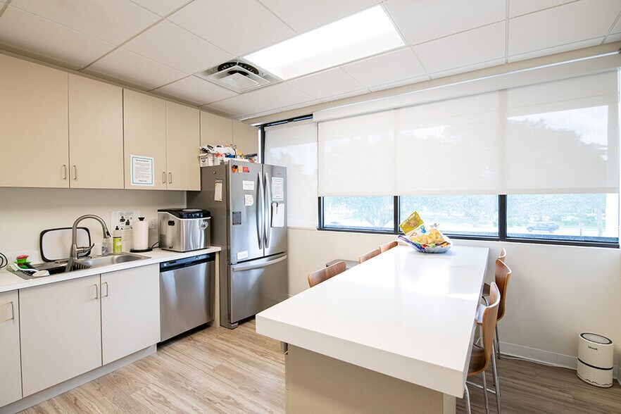 More Photos Of 851 Broken Sound Pky NW, Boca Raton Office For Sale