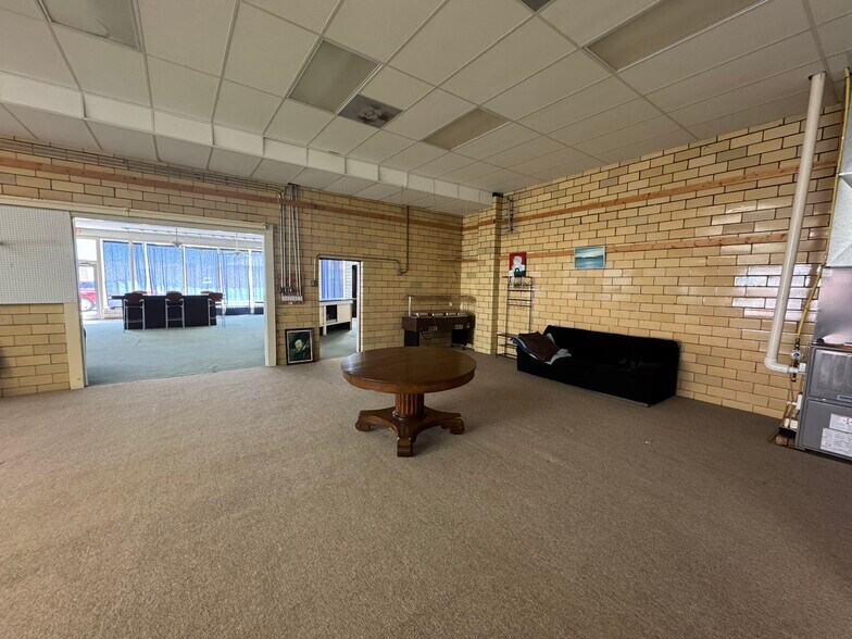 More Photos Of 35 W Main St, Mascoutah General Retail For Lease