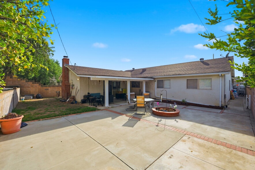 More Photos Of 27828 Parkvale Dr, Santa Clarita Healthcare For Sale