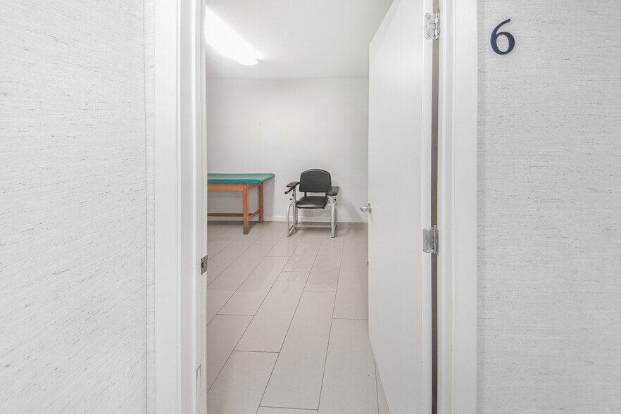 More Photos Of 7030 Bretshire Dr, Houston Medical For Sale