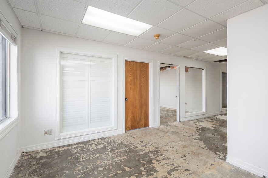 More Photos Of 1807 Tower Dr, Monroe Office For Sale