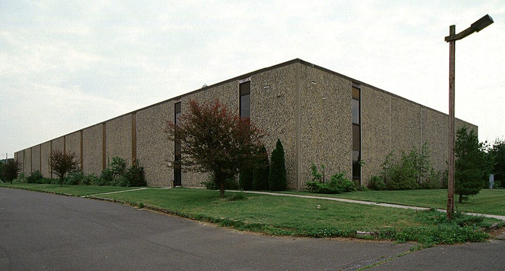 More Photos Of 88 Vanderveer Rd, Freehold Warehouse For Lease