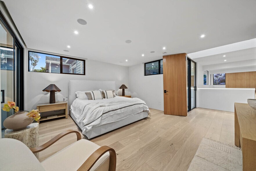 More Photos Of 7372 Fay Ave, La Jolla Multifamily For Sale