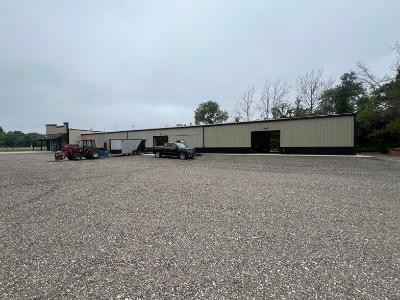 More Photos Of 12007 NE 23rd St, Choctaw Showroom For Sale