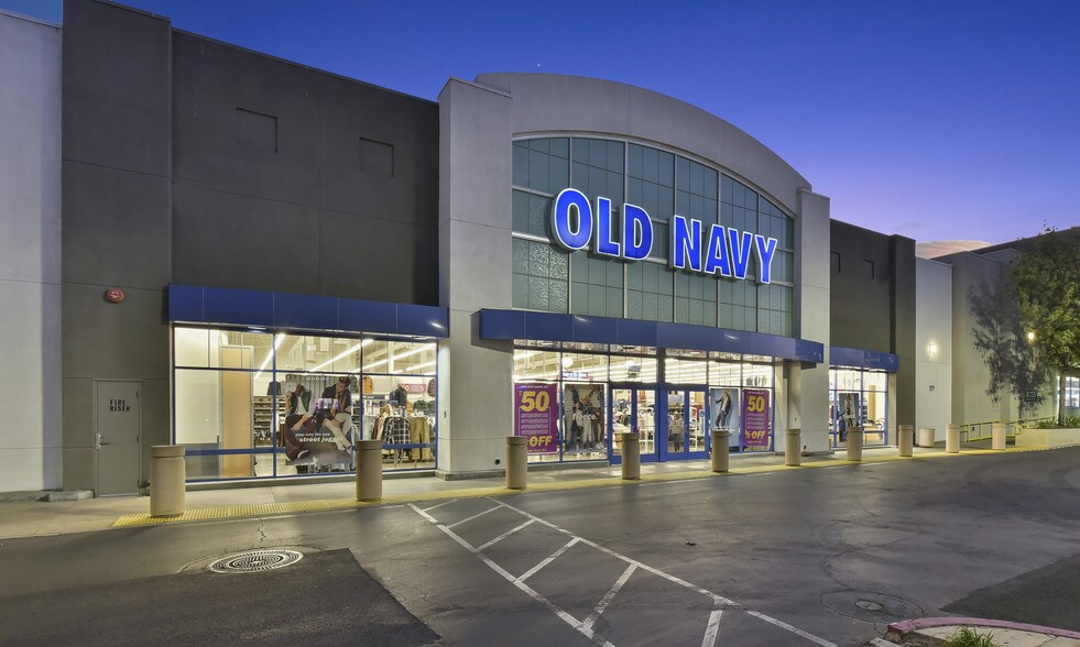 More Photos Of 1711-1990 University Dr, Vista Unknown For Lease