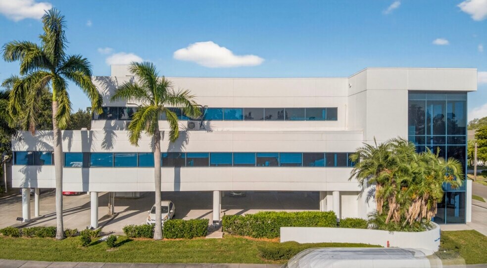 More Photos Of 2426 S Tamiami Trl, Sarasota Medical For Sale