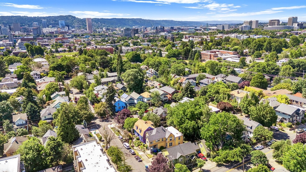 More Photos Of 1925 SE Alder St, Portland Apartments For Sale