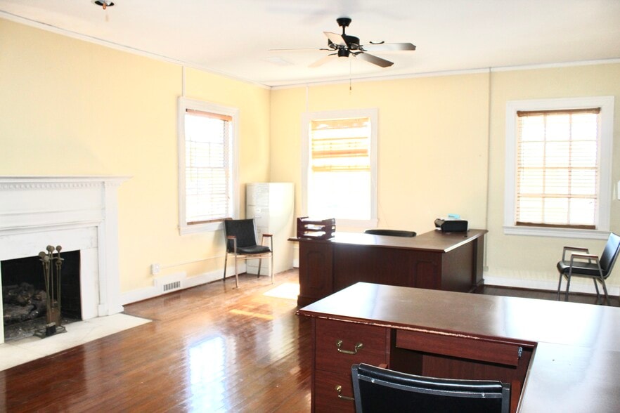 More Photos Of 2005 N Country Club Dr, Montgomery Schools For Sale