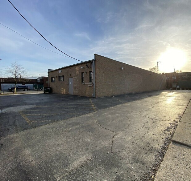 More Photos Of 3833 N Cicero Ave, Chicago Office For Lease