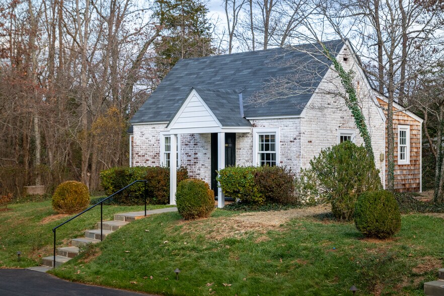 More Photos Of 3500 Sunset Lodge Ct, Charlottesville Hotel For Sale