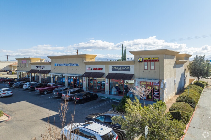 Primary Photo Of 17003 Bear Valley Rd, Hesperia Restaurant For Lease
