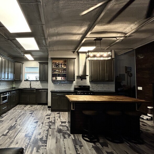 More Photos Of 1006 23rd St, San Leon Warehouse For Sale