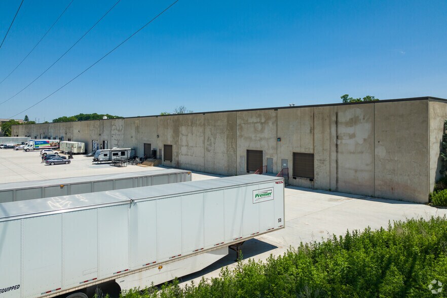 More Photos Of 102 Iron Mountain Rd, Mine Hill Warehouse For Lease