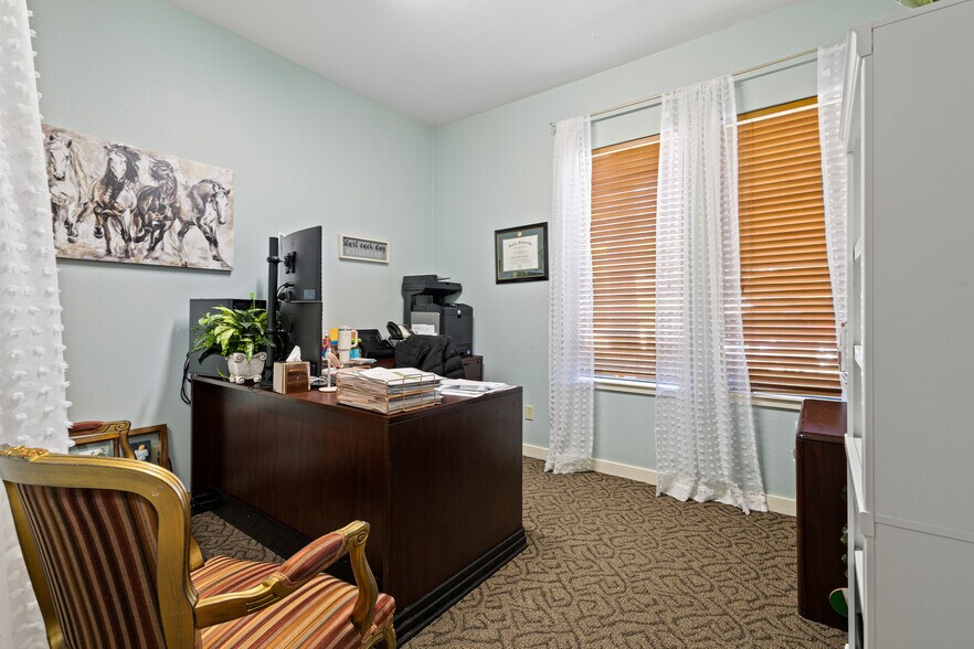 More Photos Of 3206 4th St, Longview Office For Lease