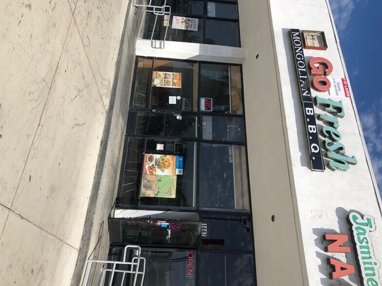 More Photos Of 1431-1449 Colorado Blvd, Pasadena Restaurant For Lease