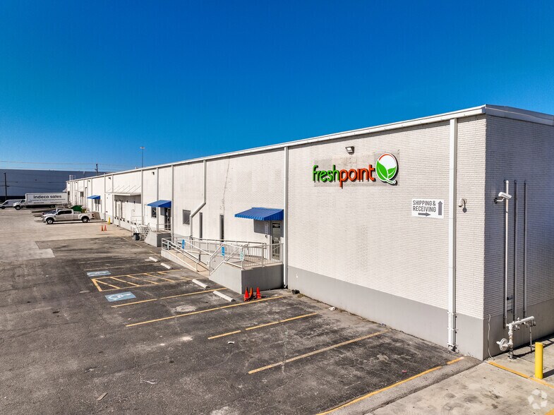 More Photos Of 4615-4651 Greatland Dr, San Antonio Distribution For Lease