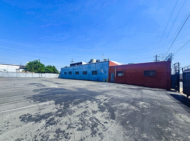 More Photos Of 1671 E 23rd St, Los Angeles Warehouse For Sale