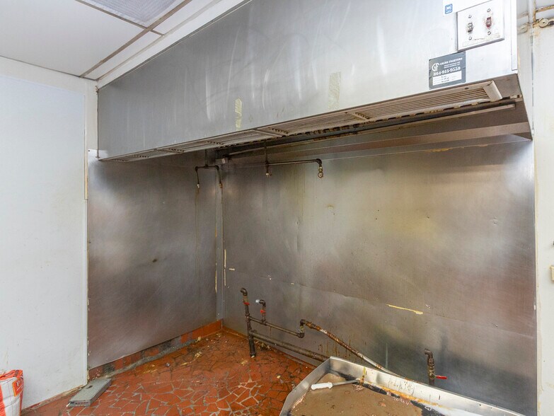 More Photos Of 1704-1710 W Main St, Central Restaurant For Lease