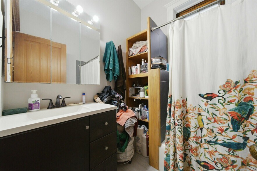 More Photos Of 905 W Fletcher St, Chicago Apartments For Sale