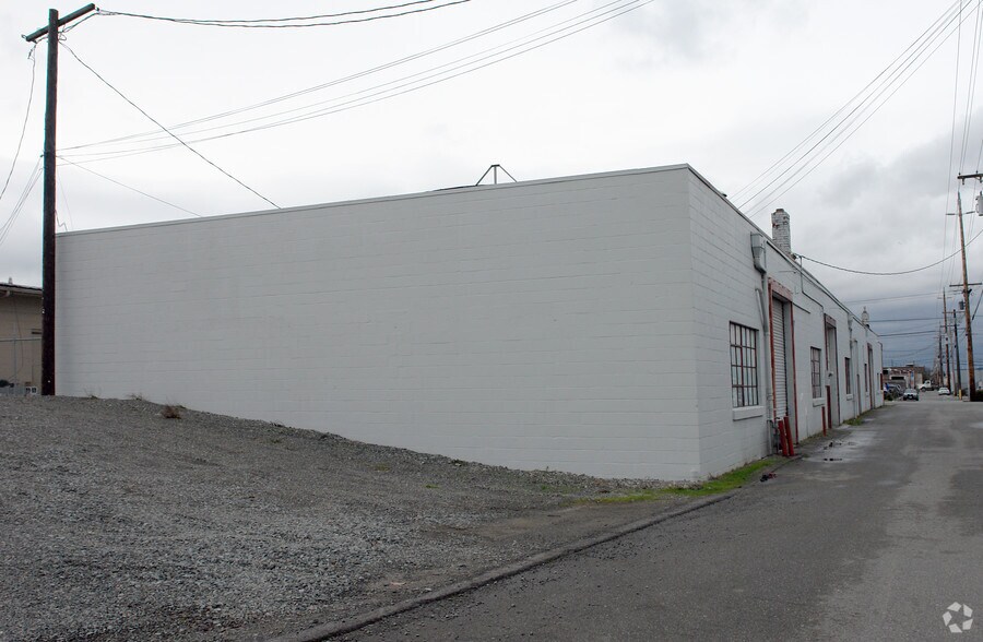 More Photos Of 2110 37th St, Everett Warehouse For Lease