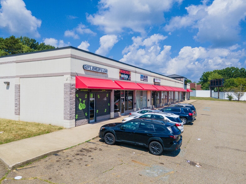More Photos Of 2052-2070 Romig Rd, Akron Storefront For Sale