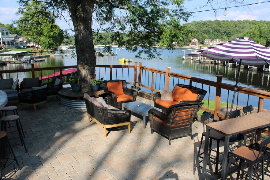 More Photos Of 1062 Susan Rd, Lake Ozark Hotel For Sale
