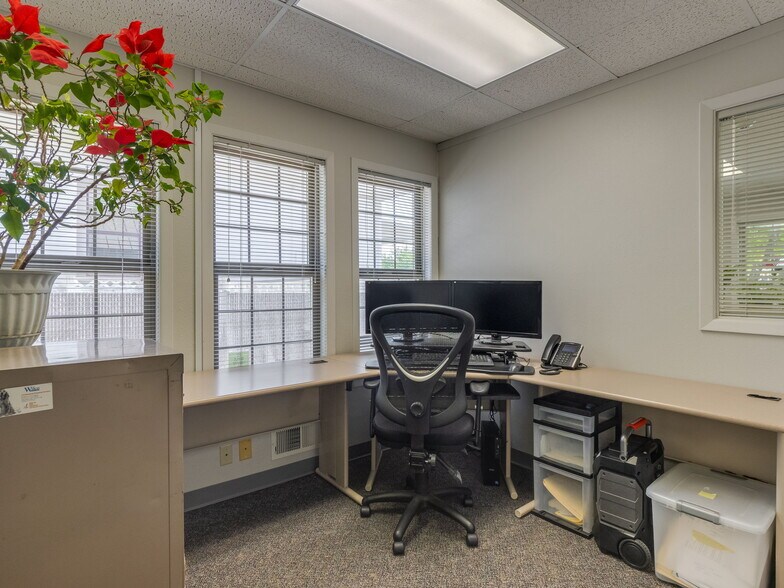More Photos Of 319 NE 5th St, McMinnville Office Residential For Sale