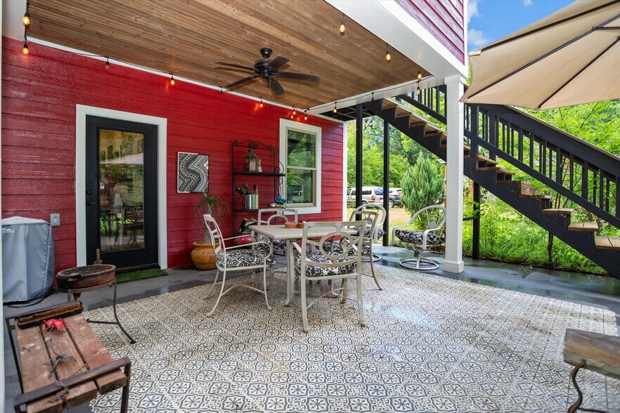 More Photos Of 310 N Mound St, Nacogdoches Flex For Sale