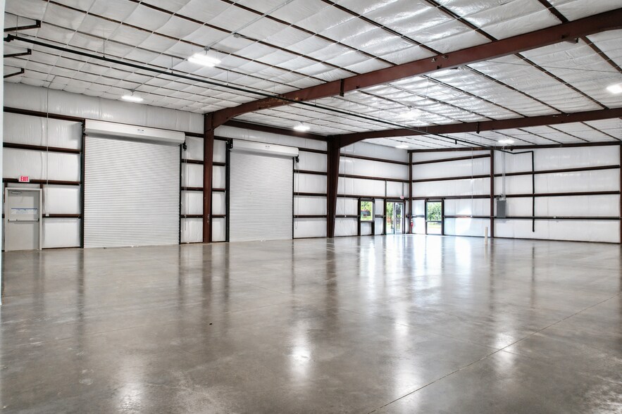 More Photos Of 8767 West Ln, Magnolia Warehouse For Lease