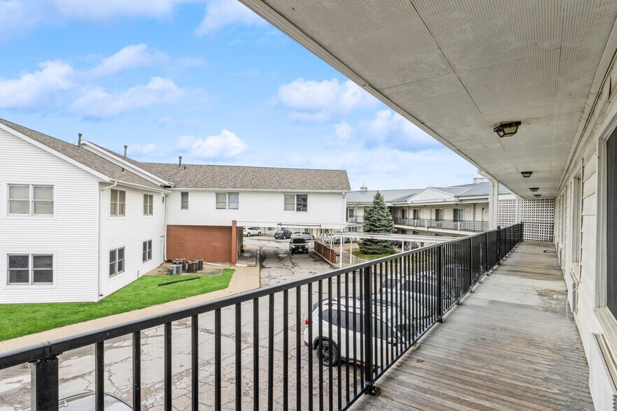 More Photos Of 320 2nd St, Coralville Office For Sale
