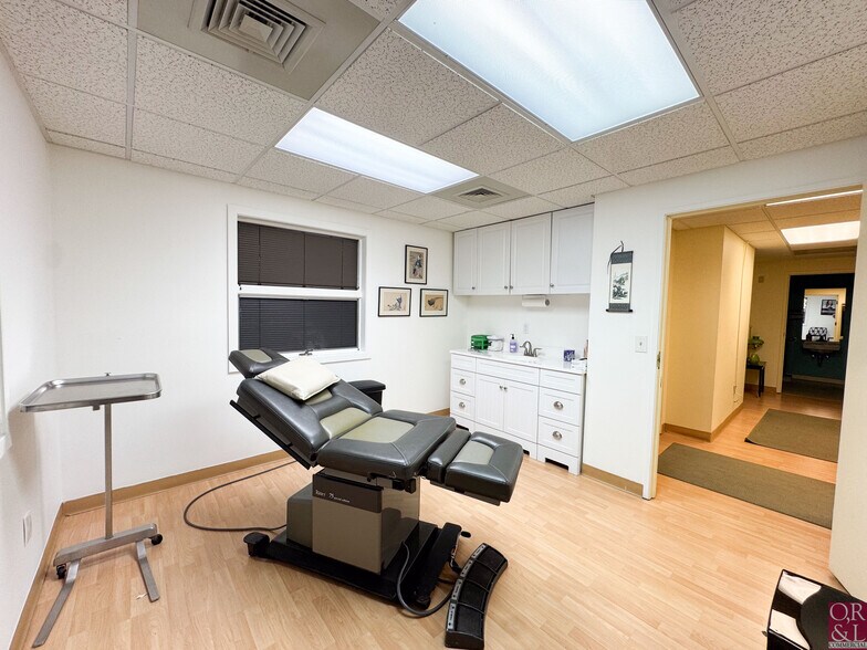 More Photos Of 687 Straits Tpke, Middlebury Medical For Lease