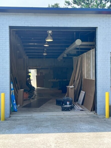 More Photos Of 2427 Hilton Way, Gainesville Warehouse For Lease