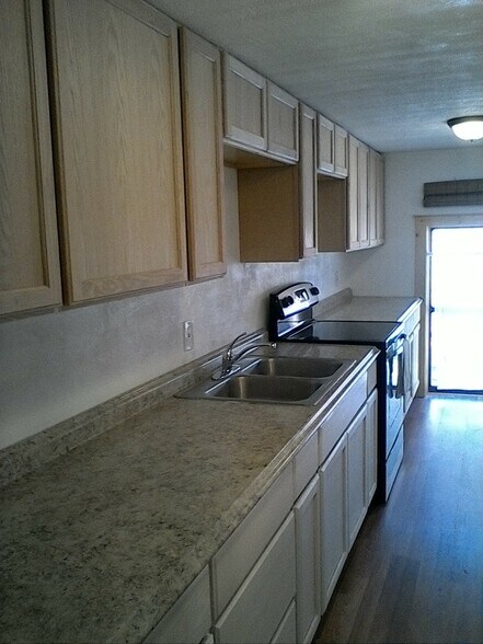 More Photos Of 213 Chase Creek St, Clifton Specialty For Sale