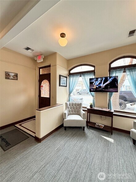 More Photos Of 214 Pine Street St, Okanogan Office For Sale