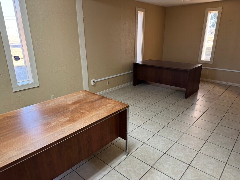 More Photos Of 4745 Fannett Rd, Beaumont Industrial For Lease