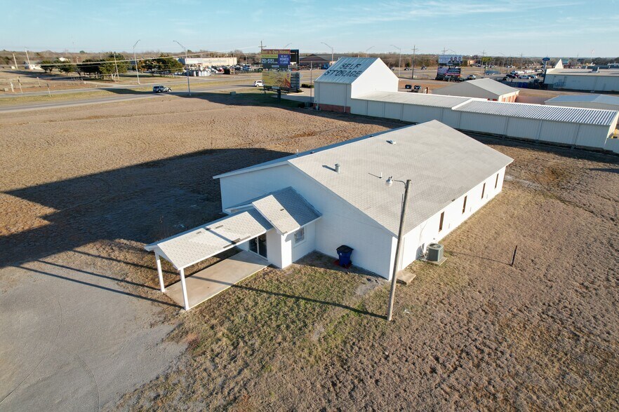 More Photos Of 4925 North Hwy 81, Duncan Flex For Sale