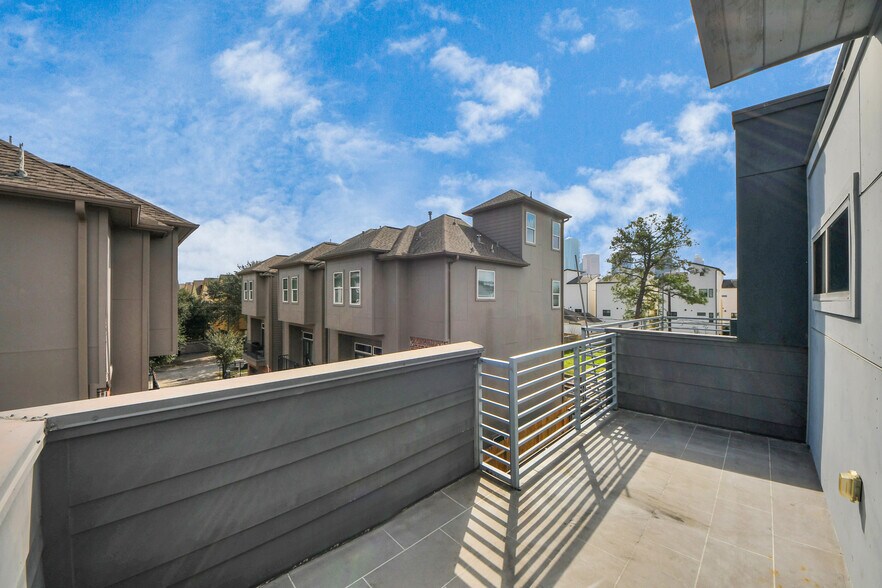 More Photos Of 1708 Winter St, Houston Apartments For Sale