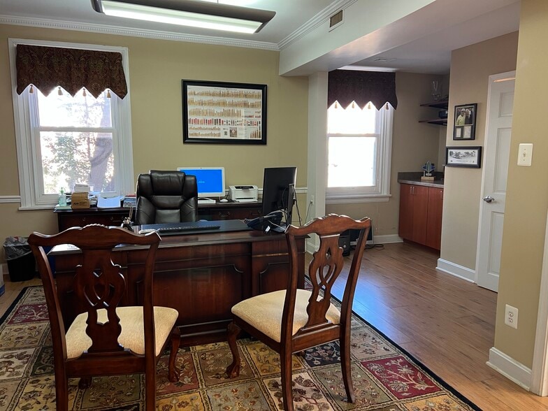 More Photos Of 528 Swede St, Norristown Office For Sale