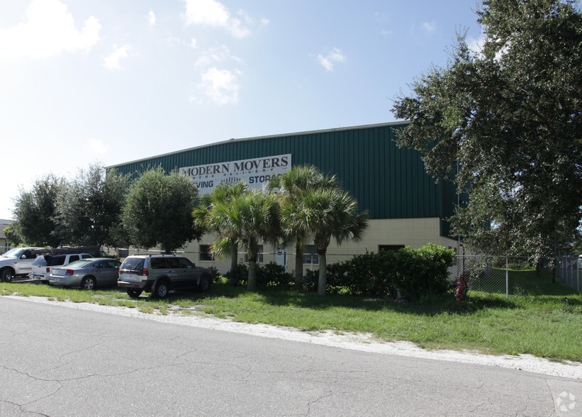More Photos Of 5607 8th St W, Lehigh Acres Warehouse For Lease