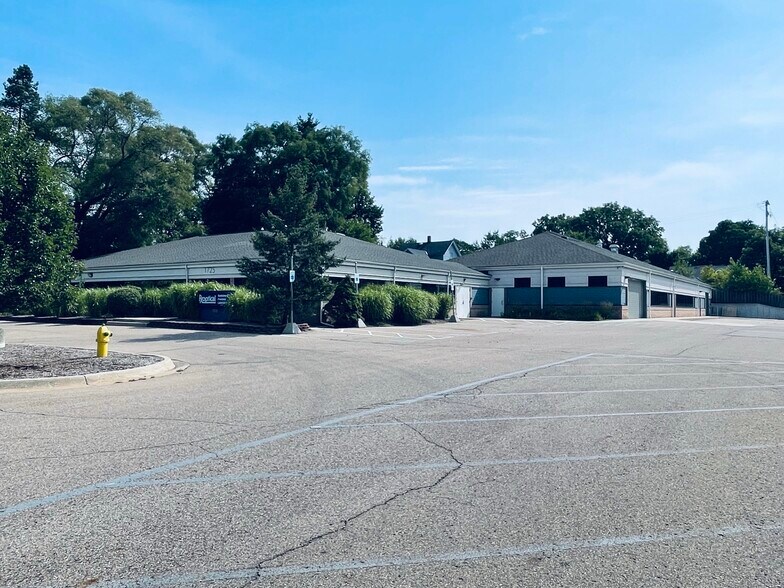 More Photos Of 1725 S Park St, Kalamazoo Medical For Sale