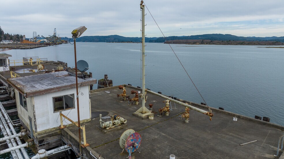 More Photos Of 2250 N Bayshore Dr, Coos Bay Marina For Sale