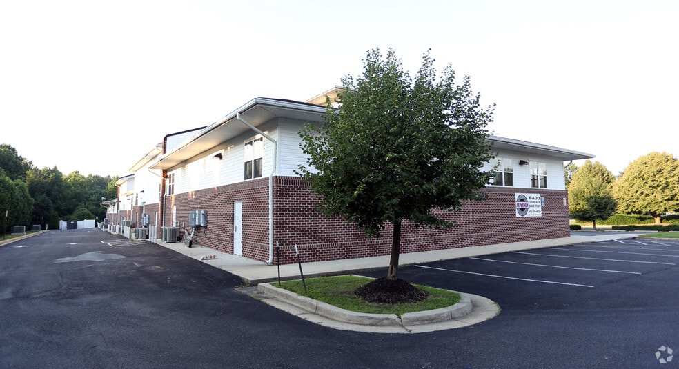 More Photos Of 8191 Jennifer Ln, Owings Office For Lease