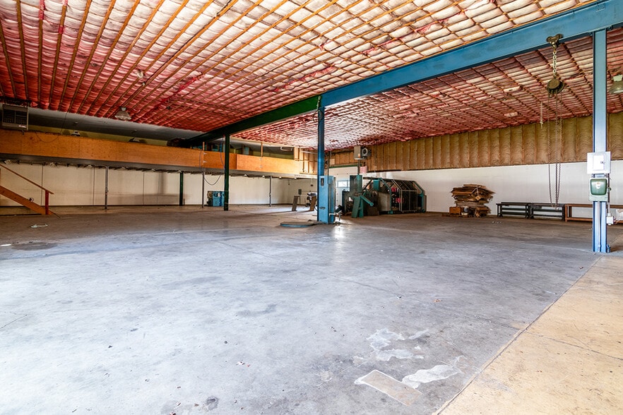 More Photos Of 102 Dean Knauss Dr, Narragansett Warehouse For Lease