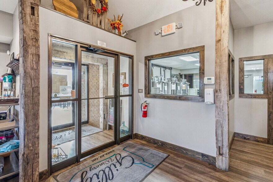 More Photos Of 1720 North Ridge Rd, Findlay General Retail For Sale