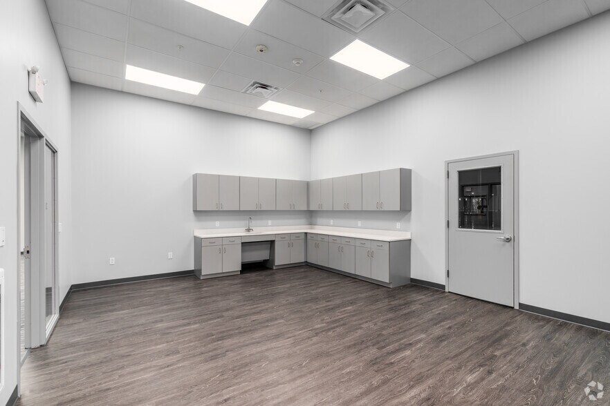 More Photos Of 601 E 10th St, Marcus Hook Distribution For Lease