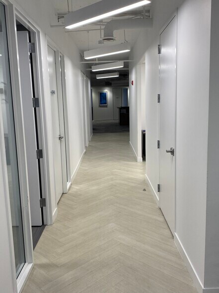 More Photos Of 225 Reinekers Ln, Alexandria Office For Lease