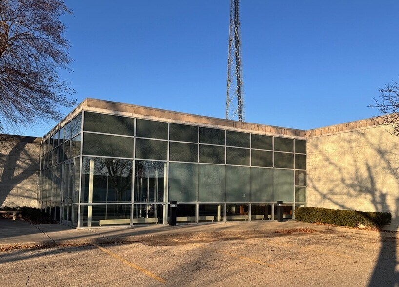 Primary Photo Of 4371 Venture Dr, Peru Office For Lease